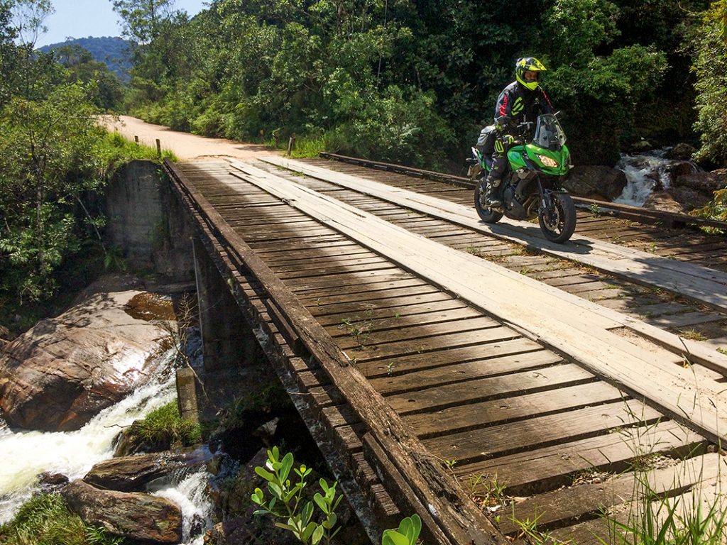 Viagem de Kawasaki Versys para Ilhabela (SP)