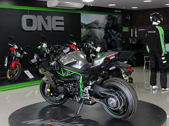 #KawaONE vende única Ninja H2 Carbon do Brasil. 